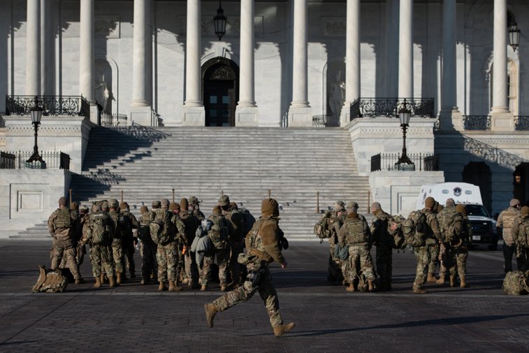 Imaginea articolului FOTO: Stare de asediu în SUA. Garda Naţională a fost convocată în Washington DC