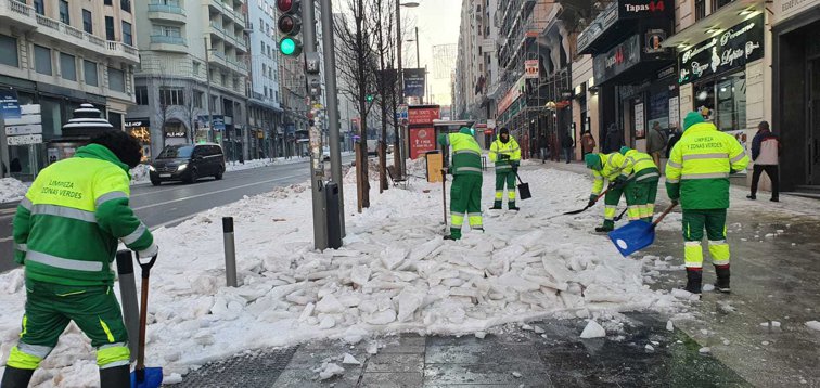 Imaginea articolului Capcană de gheaţă pe străzile Madridului. Furtuna Filomena a adus zăpezi istorice în capitala Spaniei