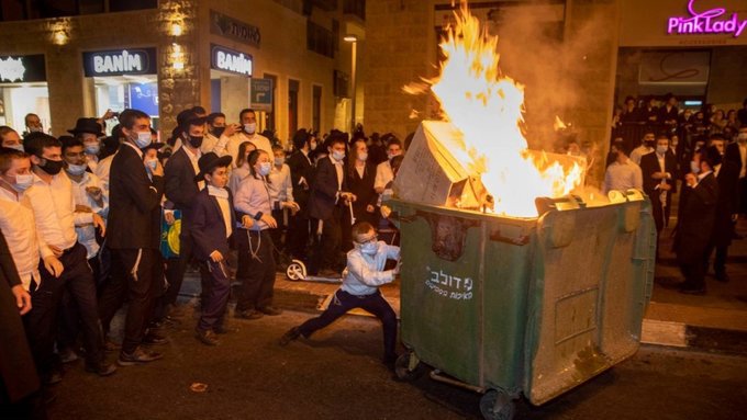 Imaginea articolului VIDEO Proteste violente în Israel, ţara model. Comunităţile ultra-religioase au deschis şcolile contrar hotărârii guvernului