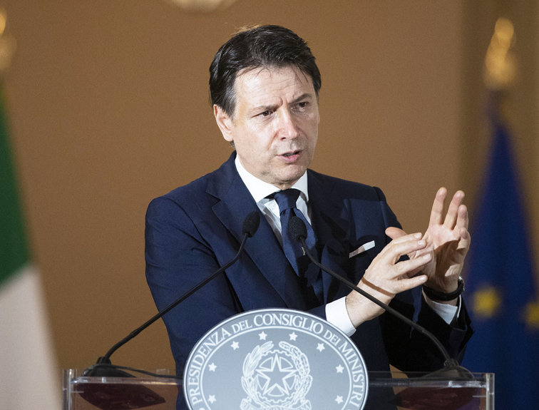 Imaginea articolului Giuseppe Conte a demisionat. Premierul Italiei îşi pierduse majoritatea în senat