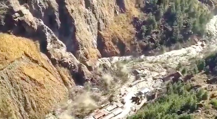 Imaginea articolului Cel puţin 11 persoane au murit după ce un gheţar din Himalaya s-a desprins şi a distrus un baraj