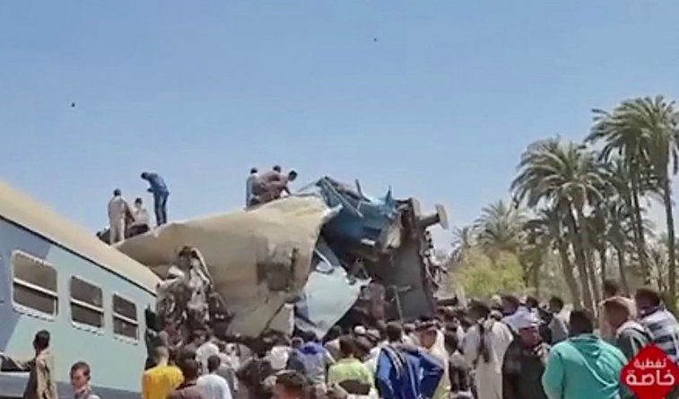 Imaginea articolului VIDEO Accident feroviar grav în Egipt. Cel puţin 32 de morţi şi peste 60 de răniţi, după ce două trenuri de călători s-au ciocnit