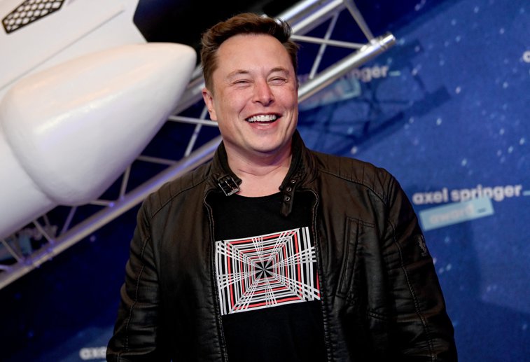 Imaginea articolului Elon Musk revoluţionează internetul cu reţeaua de sateliţi Starlink