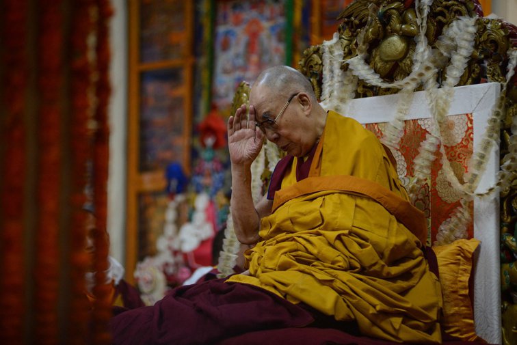 Imaginea articolului Mesajul lui Dalai Lama pentru regina Elisabeta, după moartea prinţului Philip