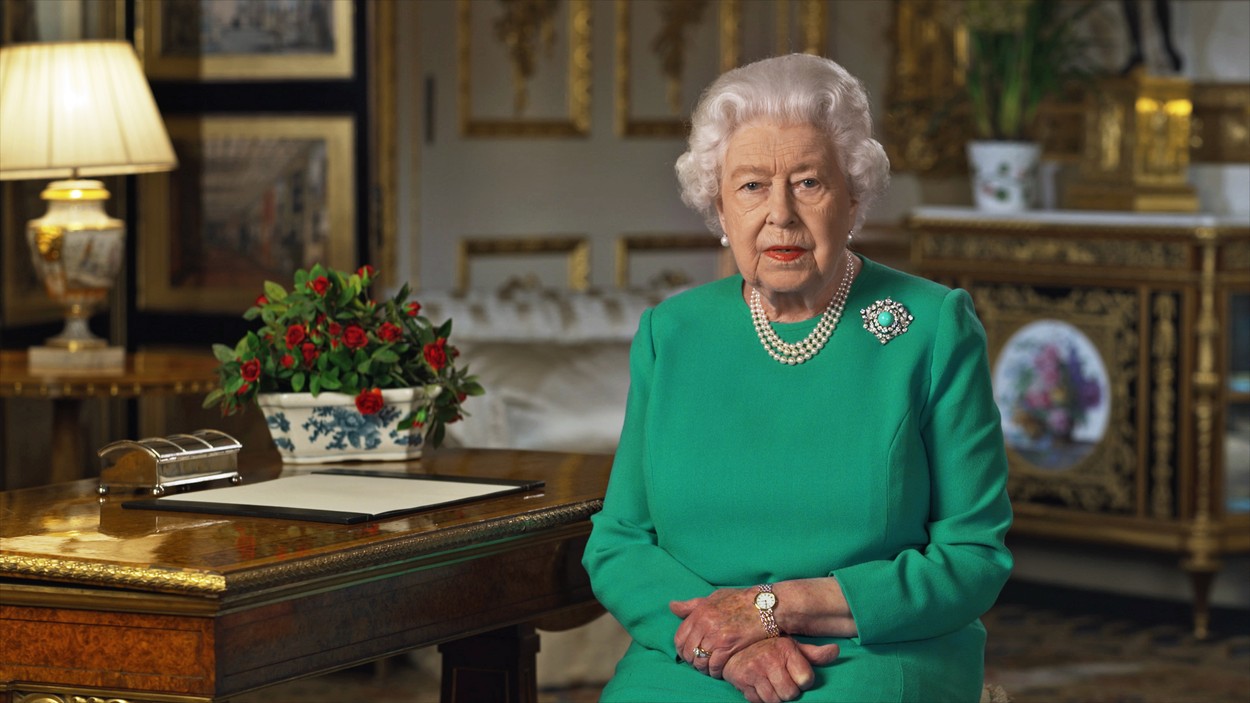 Bring policy thirst Regina Elisabeta a Marii Britanii a revenit la sarcinile regale, la cinci  zile după moartea prinţului Philip