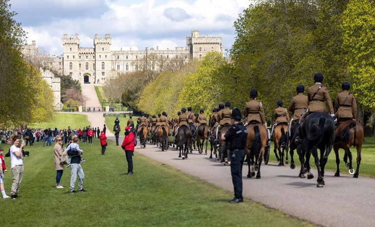 Imaginea articolului Prinţul Philip, înmormântat sâmbătă la Castelul Windsor. Sicriul va fi purtat de un Land Rover proiectat chiar de duce