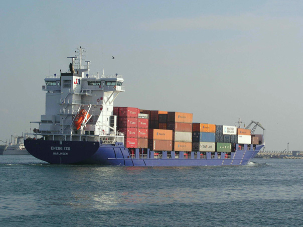 Imaginea articolului De ce tot mai multe containere cu marfă ajung în mare?