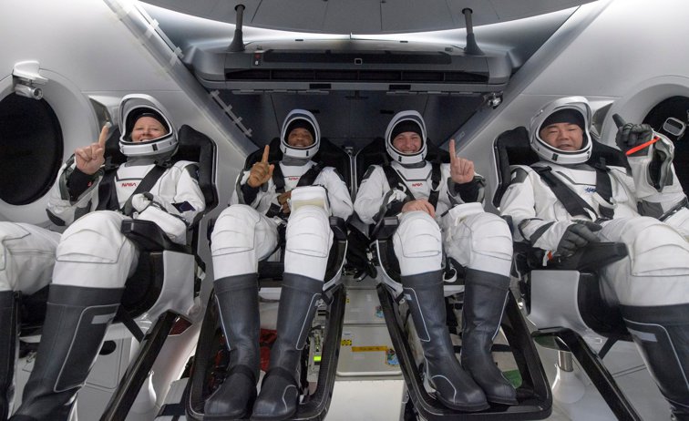 Imaginea articolului SpaceX va da drumul turismului spaţial