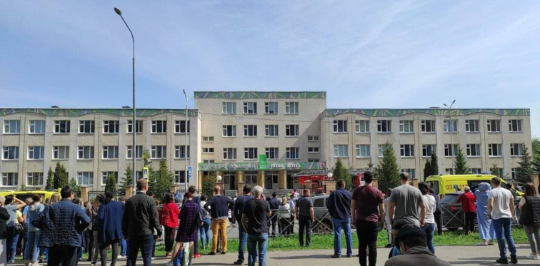 Imaginea articolului Atac armat într-o şcoală din Kazan, Rusia: cel puţin 13 persoane, majoritatea copii, au murit. Unul dintre agresori este un adolescent