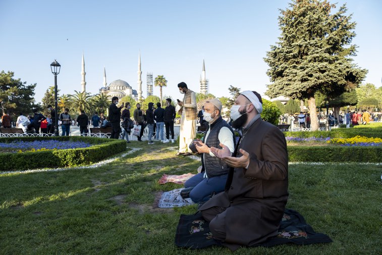 Imaginea articolului Finalul lunii sfinte Ramadan, sărbătorit de musulmani la Marea Moschee Ayasofya din Istanbul