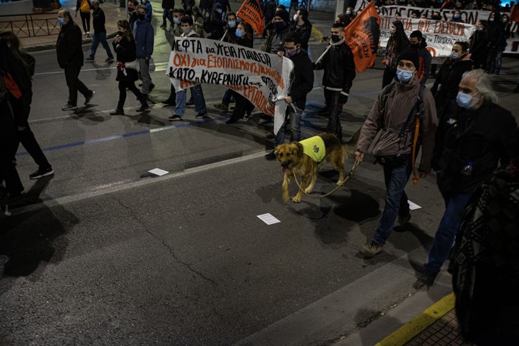 Imaginea articolului Protest anti-sterilizare la Atena. Sute de oameni au boicotat un proiect de lege controversat