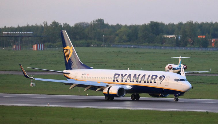 Imaginea articolului Zborul Ryanair, deturnat în Belarus, a ajuns la destinaţie. Pasagerii povestesc că au fost ţinuţi fără informaţii şi interogaţi pe aeroportul din Minsk