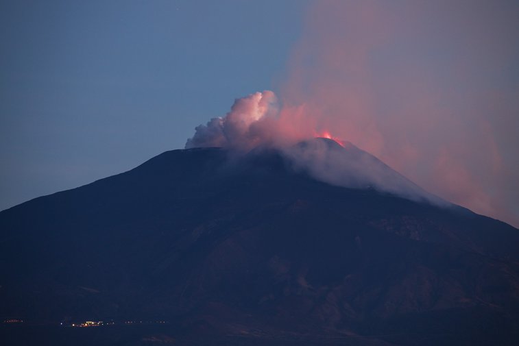Imaginea articolului VIDEO Vulcanul Etna a erupt din nou. Imagini spectaculoase
