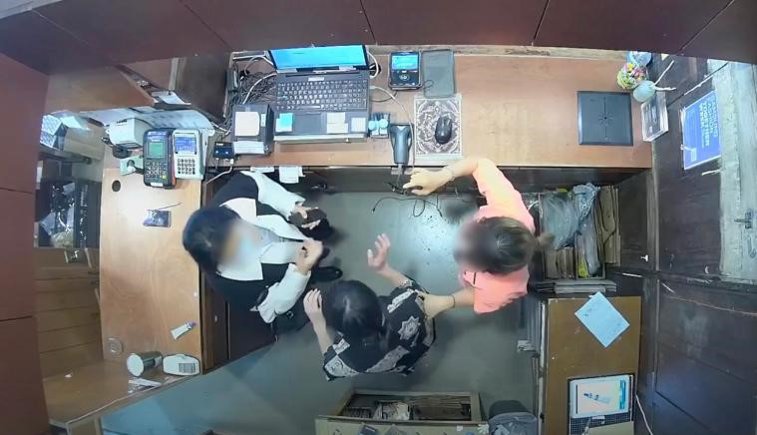 Imaginea articolului VIDEO Ambasadorul Belgiei în Coreea de Sud „încasează o palmă” de la Guvern după ce soţia sa a lovit o vânzătoare
