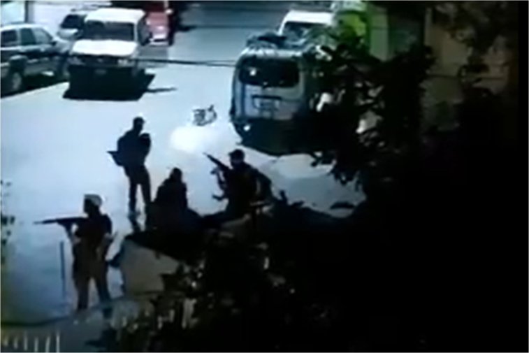 Imaginea articolului VIDEO Imagini de noapte de la reşedinţa preşedintelui haitian asasinat. Asaltul unui comando înarmat, urmat de focuri de armă