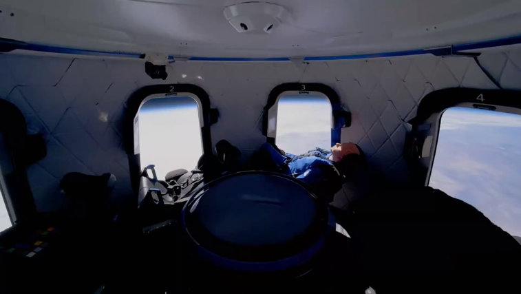 Imaginea articolului Lansarea Blue Origin. Jeff Bezos va zbura la bordul New Shepard, în spaţiul suborbital. Mai puţin de 24 de ore până la decolare