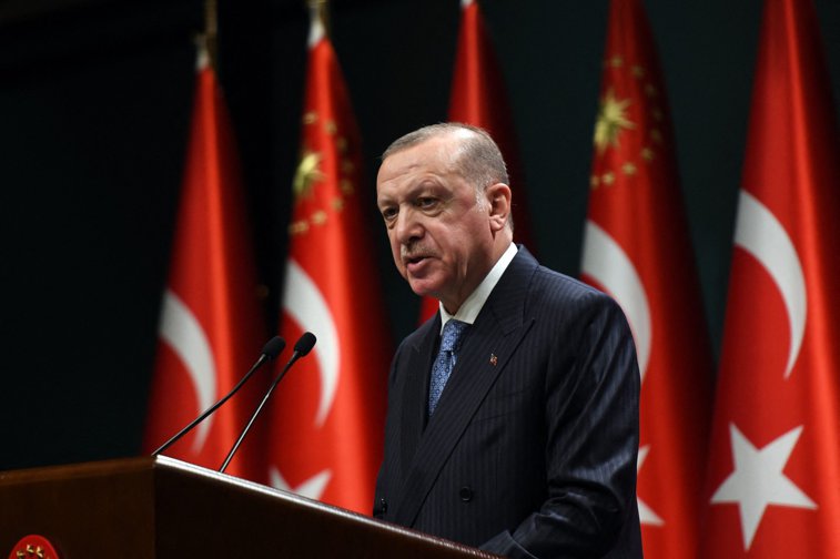 Imaginea articolului VIDEO. Erdogan la un pas să adoarmă în timpul unui discurs susţinut în faţa partidului său