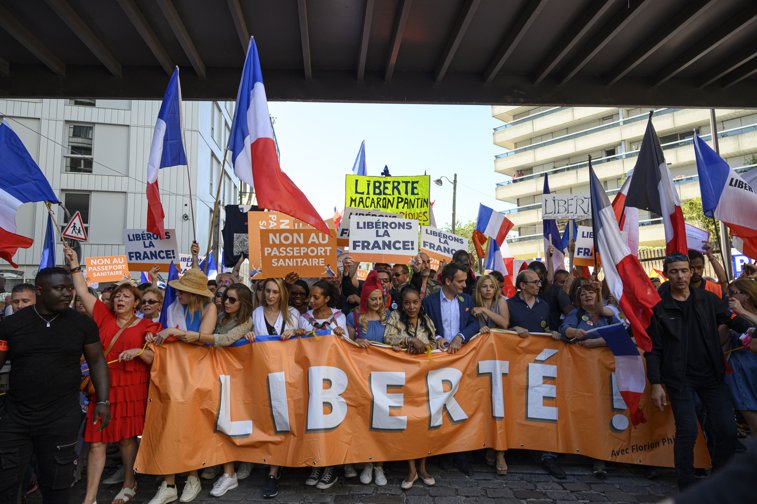 Imaginea articolului Proteste în Franţa, pentru al şaselea weekend consecutiv, împotriva „paşaportului sanitar”