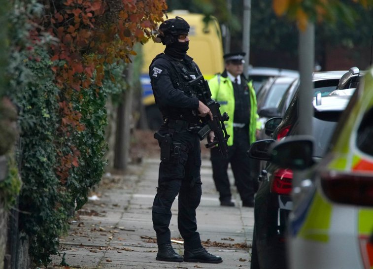 Imaginea articolului Cine este presupusul terorist care a murit în explozia din faţa spitalului pentru femei din Liverpool