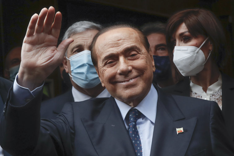 Imaginea articolului Nimic nu îl opreşte pe Berlusconi să ajungă preşedinte. Fostul premier nu se lasă descurajat de dosarele penale în care este implicat