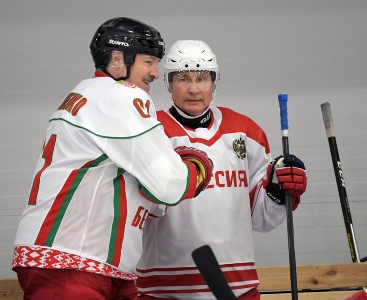 Imaginea articolului Putin şi Lukaşenco au disputat un meci de hochei amical după discuţii bilaterale. Cum a decurs întâlnirea