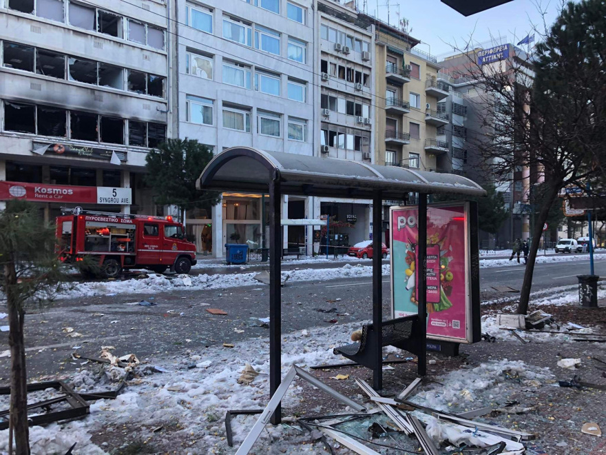 Explozie în centrul Atenei. A urmat un incendiu şi mai multe clădiri au fost distruse