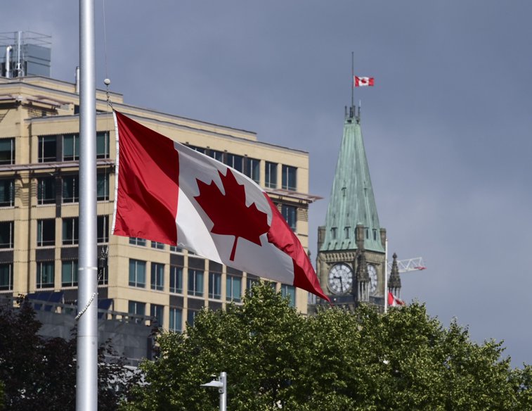 Imaginea articolului Canada retrage personalul neesenţial de la Ambasada din Ucraina