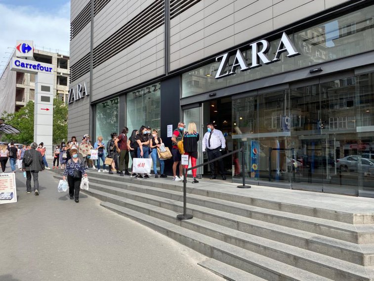 Imaginea articolului Zara anunţă că închide toate cele 502 magazine din Rusia şi opreşte producţia