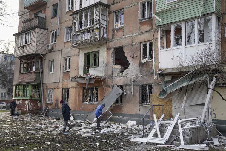 Imaginea articolului Războiul din Ucraina. Armistiţiu: 6 coridoare umanitare deschise pe toată durata zilei. Probleme financiare la Moscova: „risc de neplată iminent” pentru Rusia, care ameninţă Occidentul „neprietenos” cu lovituri în „zone sensibile”