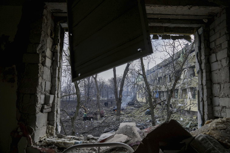 Imaginea articolului Războiul din Ucraina, ziua a 15-a. Un armistiţiu este puţin probabil. Forţele ruseşti îşi continuă "operaţiunea ofensivă" de încercuire a Kievului