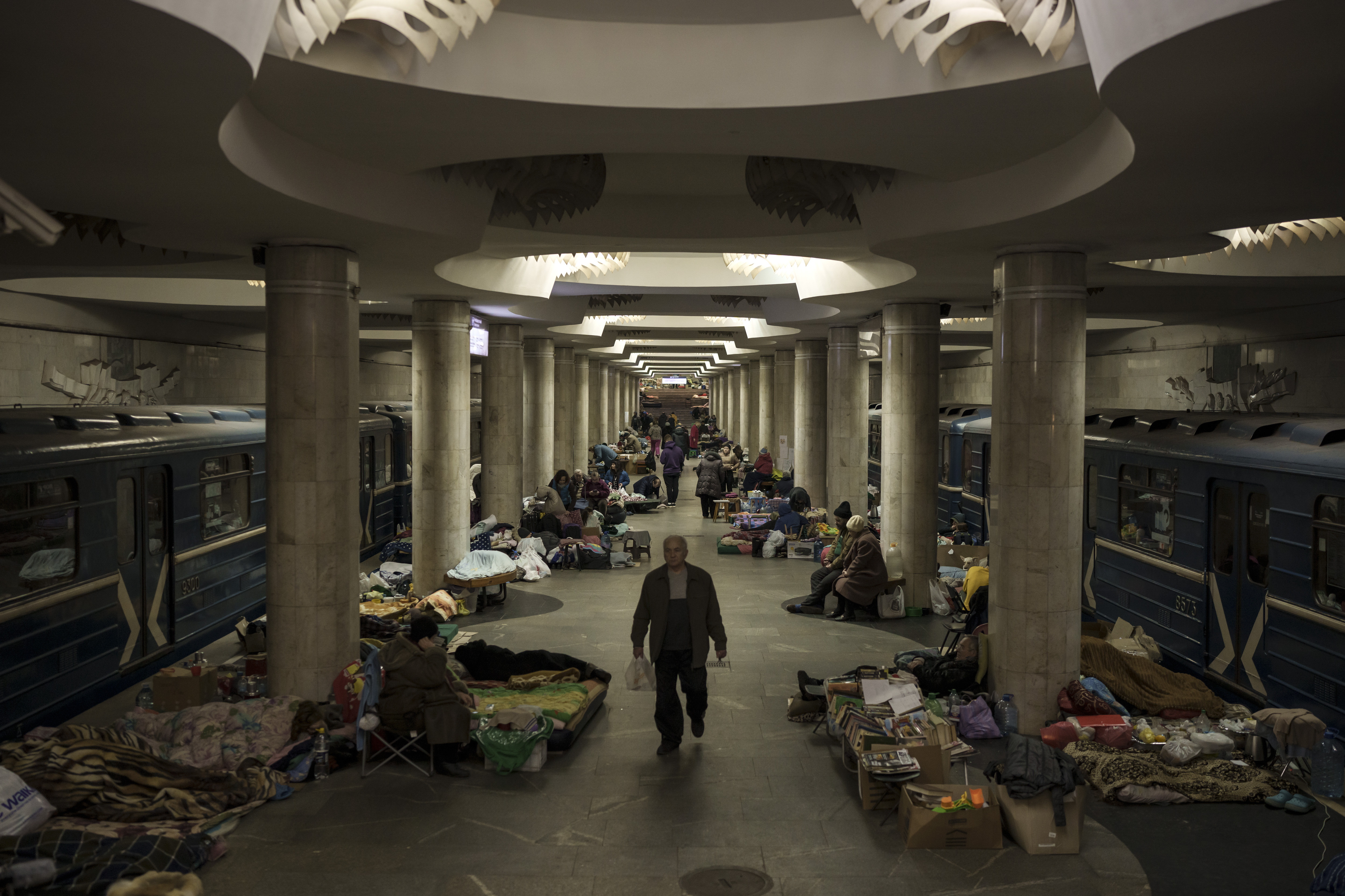 Se redeschide metroul din Harkov. Mii de oameni l-au folosit ca adăpost în timpul bombardamentelor