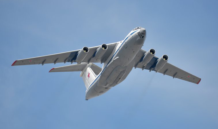Imaginea articolului Un avion militar rusesc cu nouă persoane la bord s-a prăbuşit