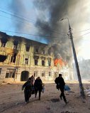 Imaginea articolului Ruşii au detonat 800 de kilograme de exploziv asupra teatrului din Mariupol. Amnesty International: crimă de război

