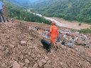 Imaginea articolului Cel puţin 14 persoane au murit şi alte zeci sunt dispărute în urma unei alunecări de teren în India