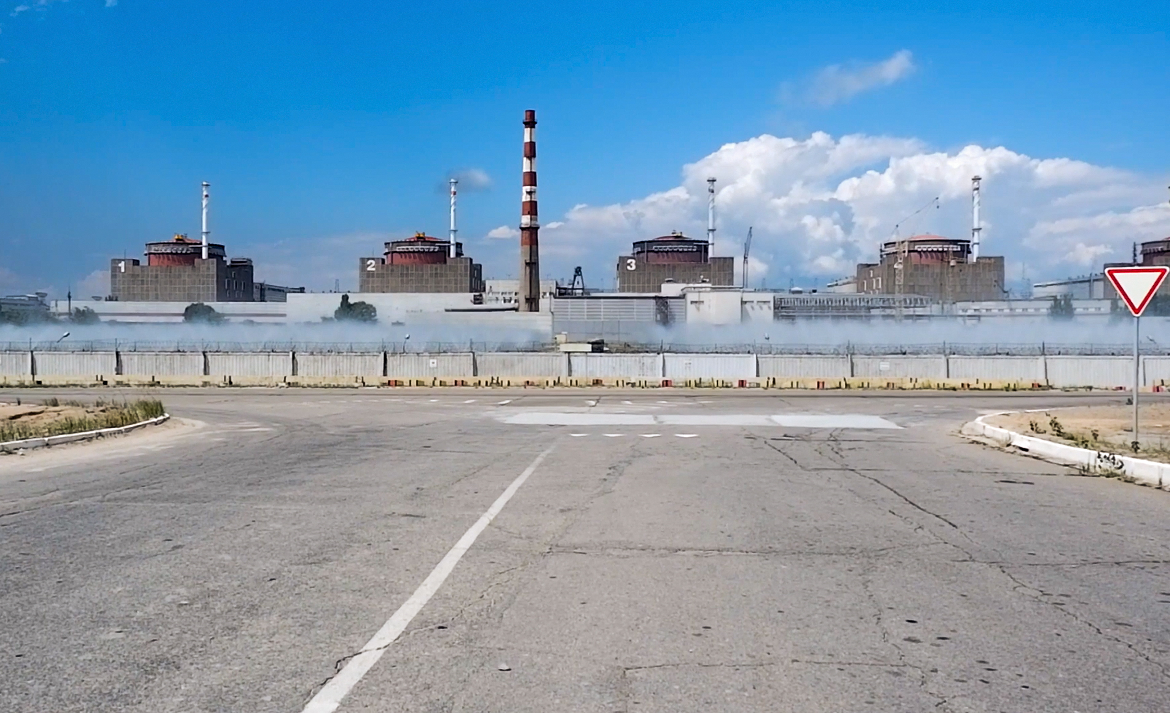 Ucraina cere lumii să dea dovadă de putere după bombardamente lângă centrala nucleară Zaporojie