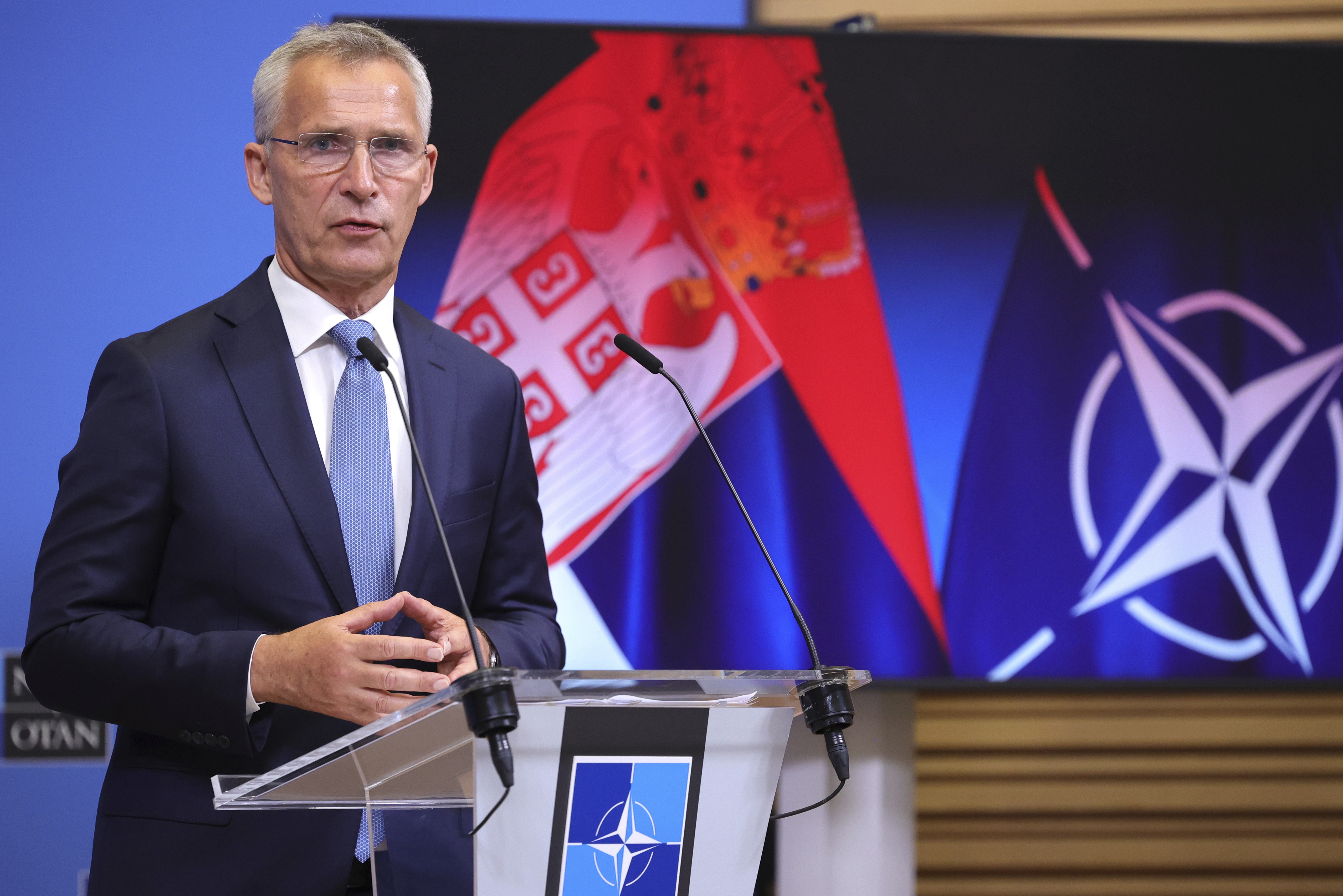 Stoltenberg: NATO ar putea suplimenta prezenţa contingentului de pace din Kosovo