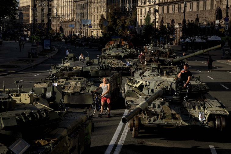 Imaginea articolului Războiul din Ucraina, ziua 186. Dmitro Kuleba: Ruşii pun „întregul continent în pericol”. Continuă bombardamentele. Moscova şi Kievul se acuză reciproc pe situaţia centralei nucleare Zaporojie. Zelenski îndeamnă la luptă
