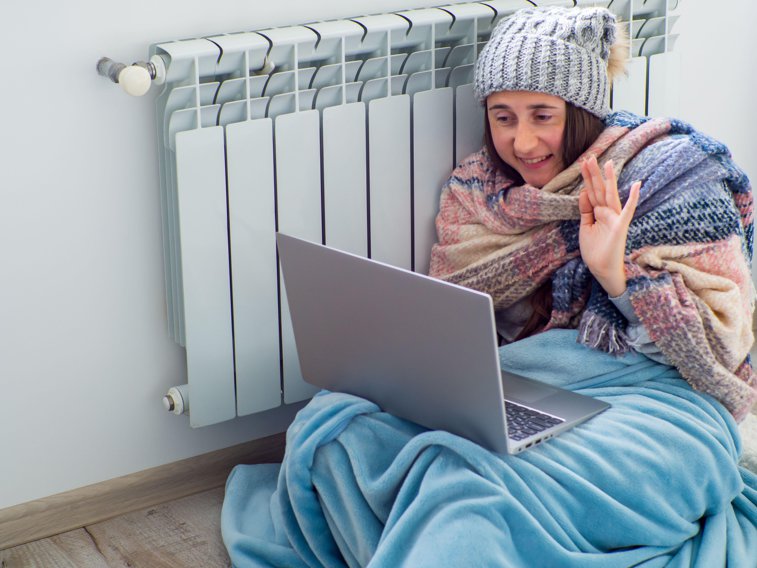 Imaginea articolului Băncile daneze împart pături pentru a-şi ajuta angajaţii să facă faţă temperaturilor 