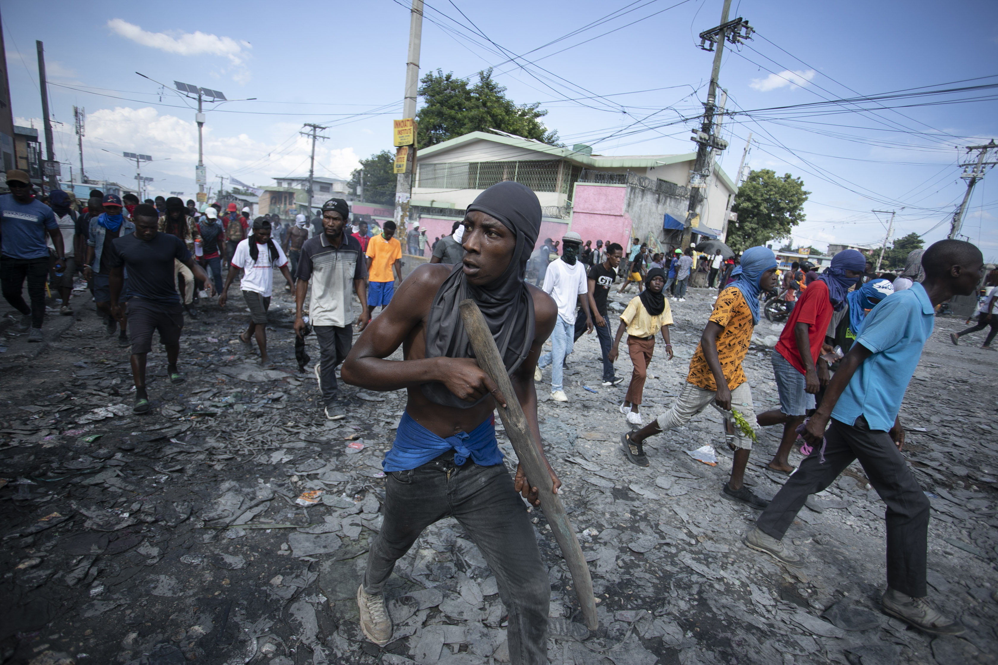 Haiti va solicita asistenţă militară străină pentru a combate bandele