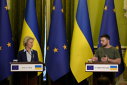 Imaginea articolului Ursula von der Leyen a vorbit cu Zelenski şi anunţă noi acţiuni pentru susţinerea Ucrainei