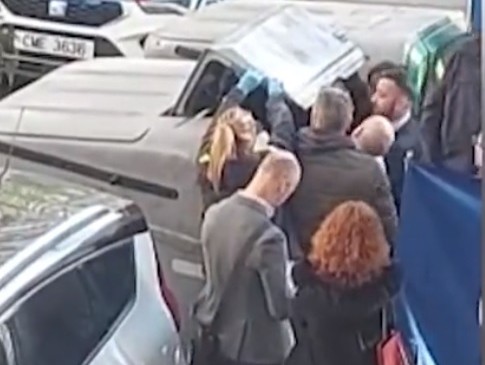 Un român a găsit un cadavru mutilat într-o valiză aruncată la gunoi, în Spania |EpicNews