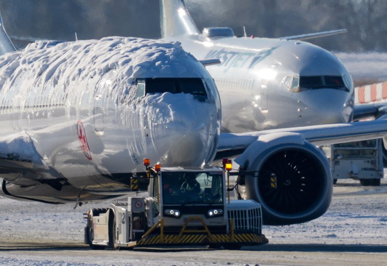 Imaginea articolului Companiile aeriene anulează 2.700 de zboruri în SUA din cauza vremii 