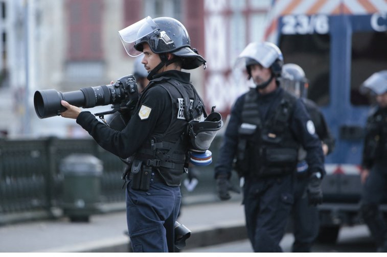 Imaginea articolului Kurzii protestează la Paris a doua zi după atacul în care au murit trei membri ai comunităţii