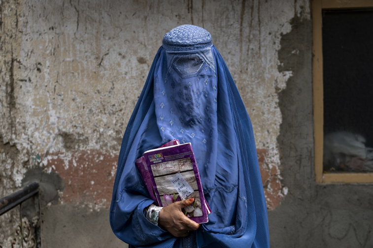 Imaginea articolului Interviu cu Zarqa Yaftali, directoare a unei fundaţii pentru femei din Afganistan: Femeile din Afganistan sunt acelea despre care lumea uită. Talibanii nu ne mai acceptă nici ca oameni