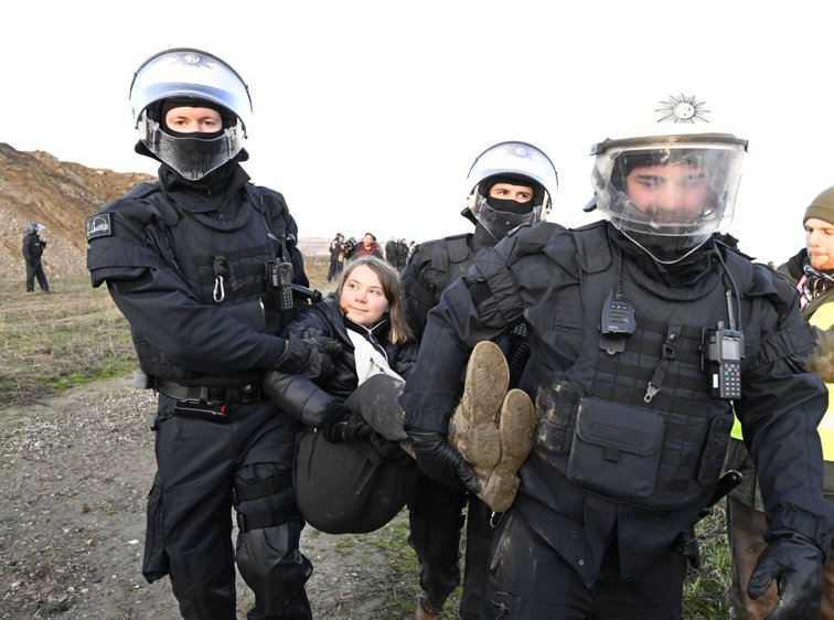 Imaginea articolului Greta Thunberg: Poliţia germană neagă că reţinerea la protest a fost înscenată