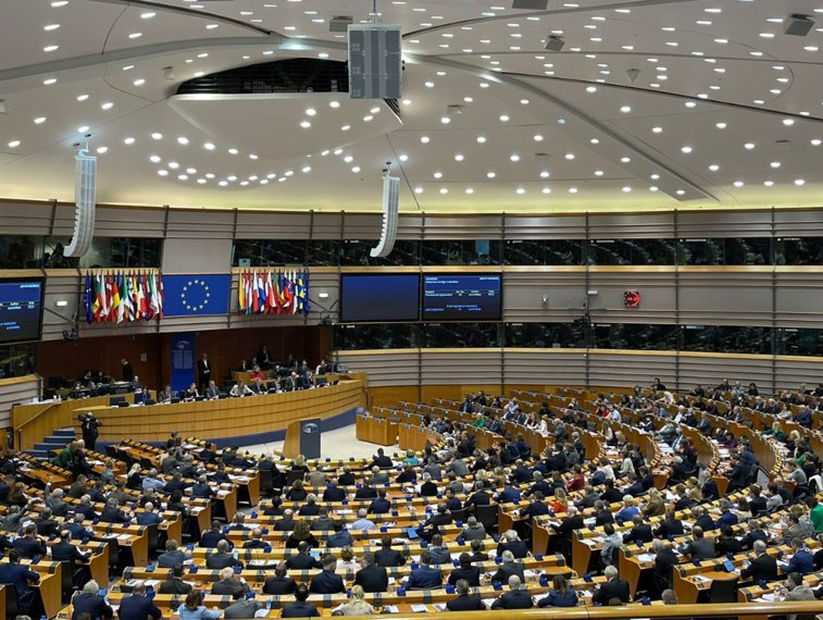 Imaginea articolului Vot istoric în Parlamentul European. A fost aprobat regulamentul care interzice maşinile pe benzină şi diesel din 2035