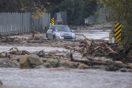 Imaginea articolului Inundaţii în California. 2 morţi şi aproape 10.000 de persoane se află sub ordin de evacuare