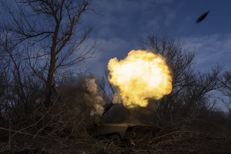Imaginea articolului Războiul din Ucraina, ziua 382. Rusia lansează mai multe atacuri pe frontul răsăritean. Zelenski condamnă raidurile