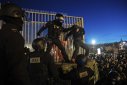 Imaginea articolului Confruntări între poliţişti şi protestari în Franţa. Mai multe autospeciale au fost incendiate