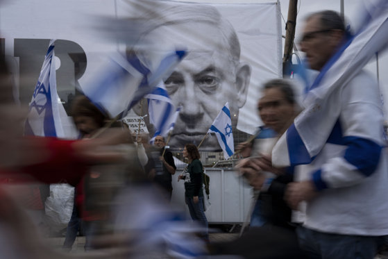 Imaginea articolului Proteste în Israel. Netanyahu îl demite pe ministrul apărării care s-a opus revizuirii sistemului judiciar
